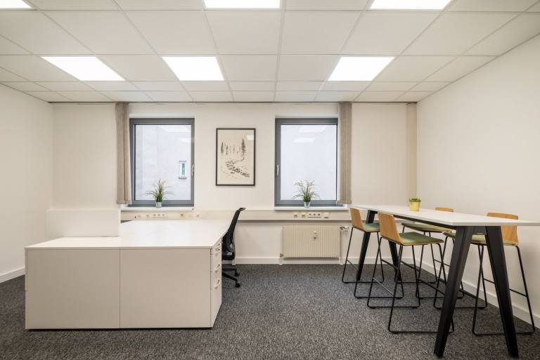 Glasgow - G1 2RQ \ Office Space for Rent - 2 Workstations