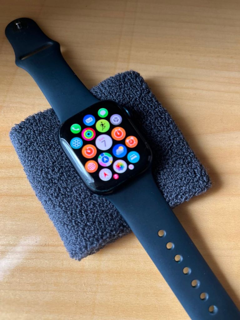 Apple Watch series 9 41MM very good condition 