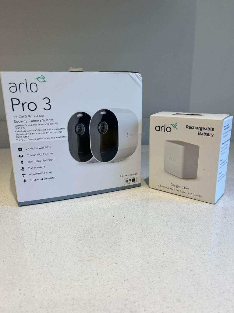 Arlo Pro 3 2K Wi-Fi 2 camera security kit white