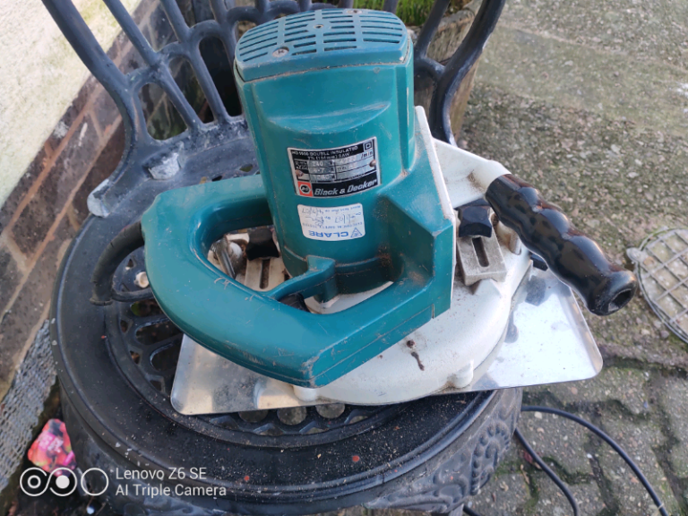 Black and decker electric saw