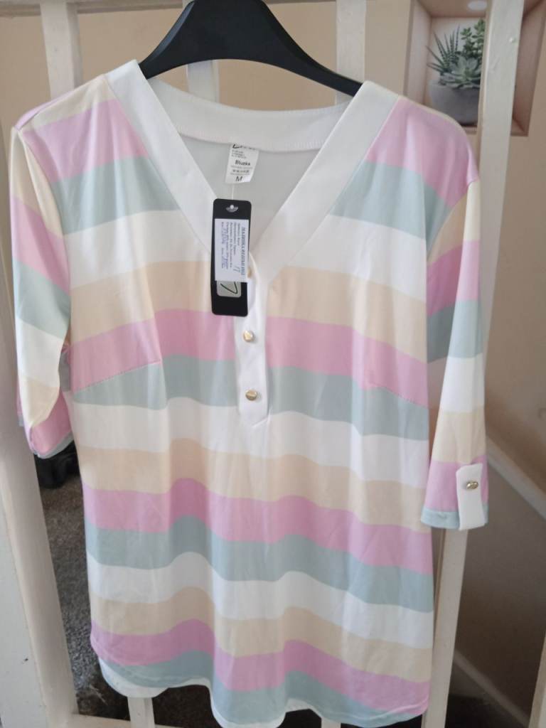 Women's top size medium brand new 