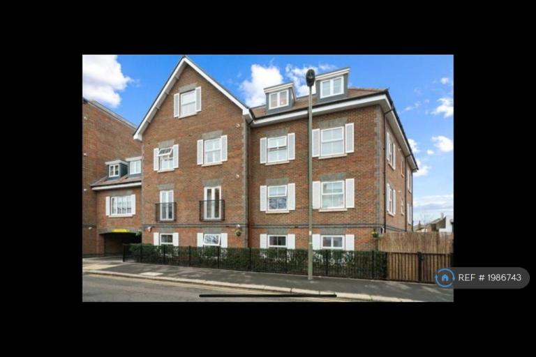 3 bedroom flat in Bridge House, Walton-On-Thames, KT12 (3 bed) (#1986743)