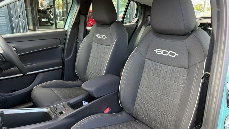 2025 Fiat 600 1.2 MHEV SUV 5dr Petrol Hybrid e-DCT Euro 6 (s/s) (100 ps) SUV Hybrid Automatic