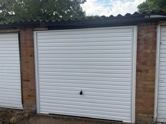 Lock-Up Garage for Rent – Less than 10 Min Walk to South Croydon Station