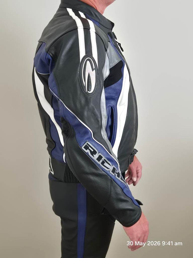 Richa 2-Piece Leather Motorcycle Suit - Jacket UK42 (EU52) & Trousers UK34 (EU44)