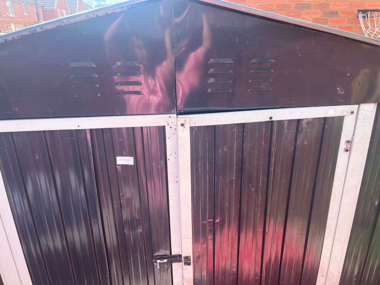 Metal Garden Shed, Insulated – Good Condition