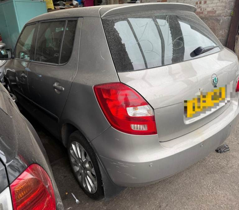 Breaking spare parts skoda fabia 