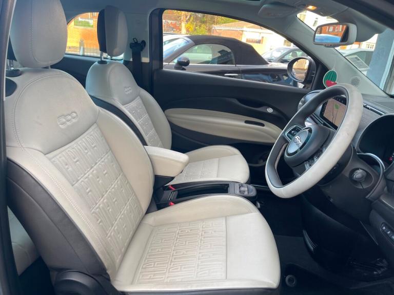 2024 Fiat 500e 42kWh La Prima Hatchback 3dr Electric Auto (118 ps) Hatchback Electric Automatic