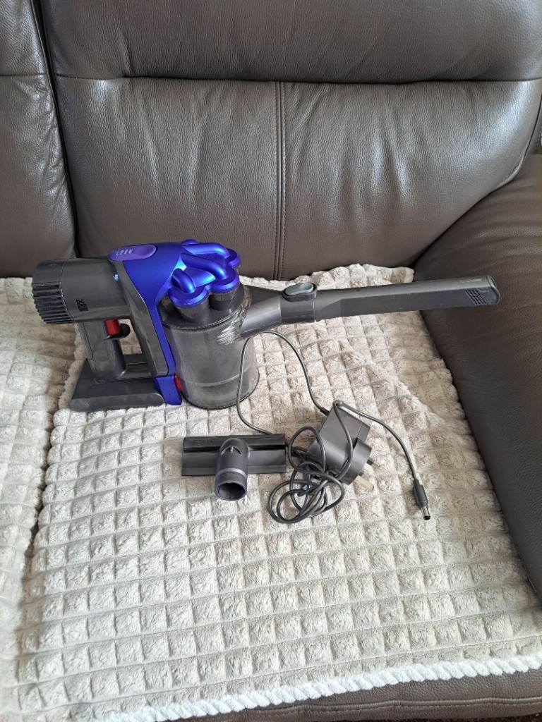 working dyson cordless DC30 handheld fully tooled charger battery ideal for car/stairs