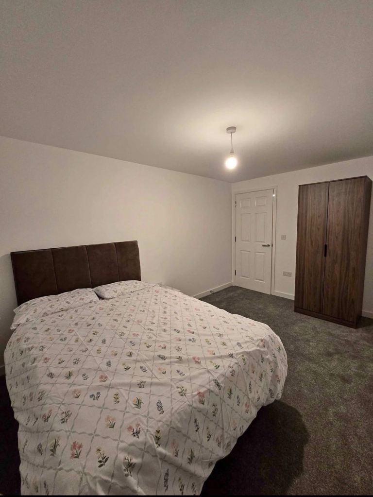 Private Room to Rent – Short Term Stay £200 Per Week