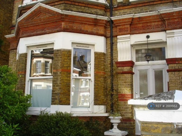 1 bedroom flat in Tierney Road, London, SW2 (1 bed) (#2881663)