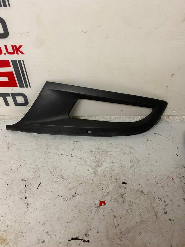 VW POLO PASSENGER SIDE FRONT BUMPER FOG LIGHT GRILL 2010-2015