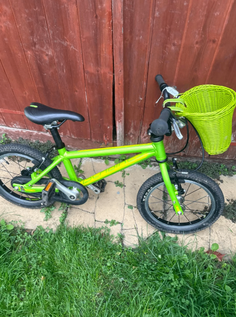 **Islabikes Cnoc 14 Large - Age Use 3+ Green Colour with Matching Basket Ready to Ride**