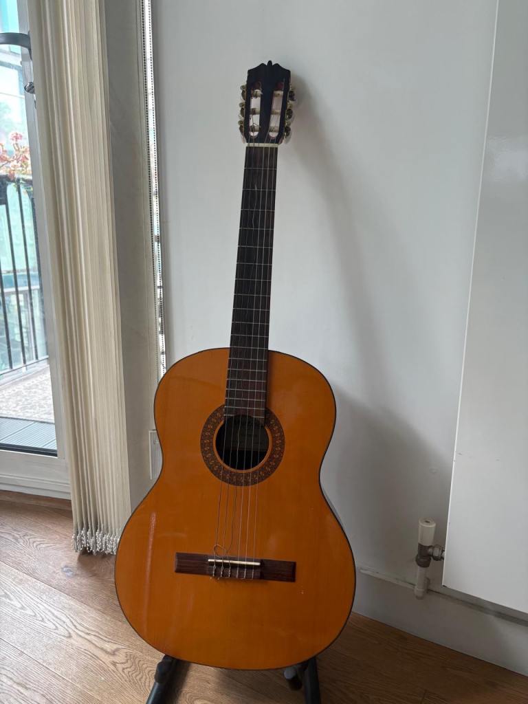 Classic Acoustic Guitar – Perfect Condition