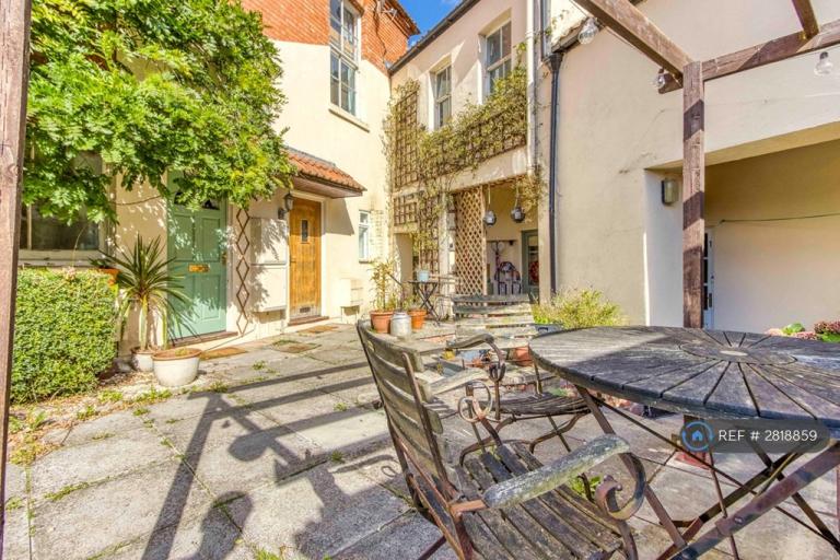 2 bedroom house in St Mary's Court, Bridgwater, TA6 (2 bed) (#2818859)