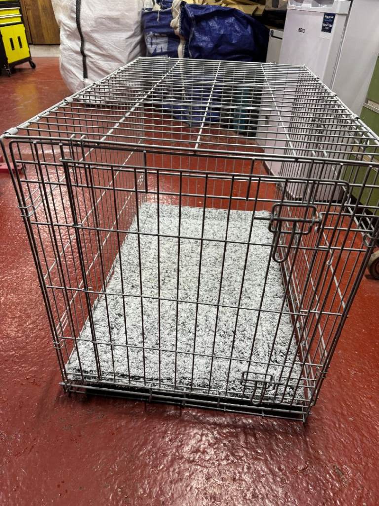 Pets at Home MEDIUM Double Door Folding Dog Crate with Berber Mat and Cage Cover
