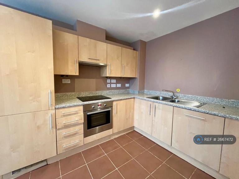 1 bedroom flat in Queens Road, Nottingham, NG2 (1 bed) (#2667472)