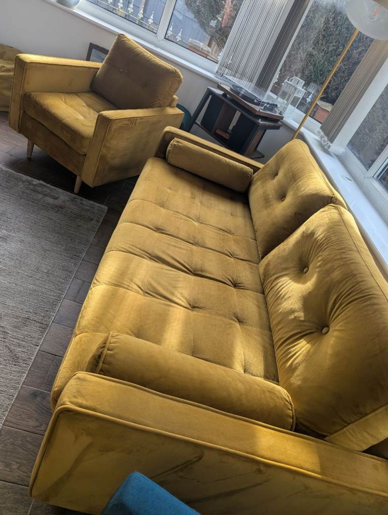 3 seater sofa and arm chair *collection only*