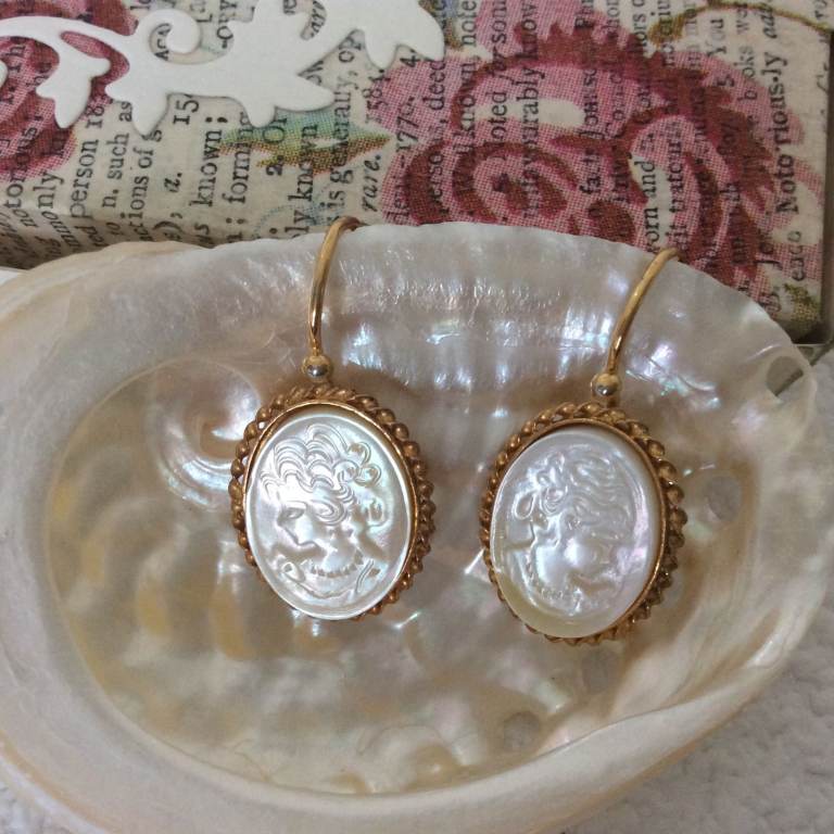 Vintage 925 silver gold plated mother-of-pearl cameo earrings - 3cm/1'' - box