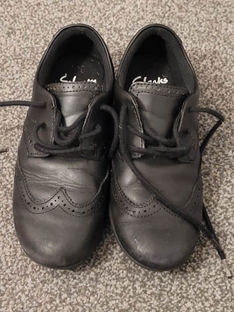 Black girls shool shoes 13 and half G UK 