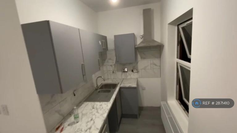 1 bedroom flat in Marlborough Road, Coventry, CV2 (1 bed) (#2871410)