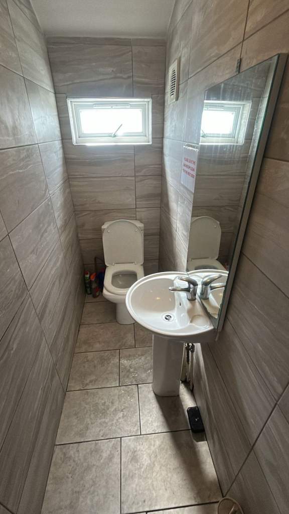 5 double rooms available in an 8-bed, 3.5-bath house in E15 from April 23rd.