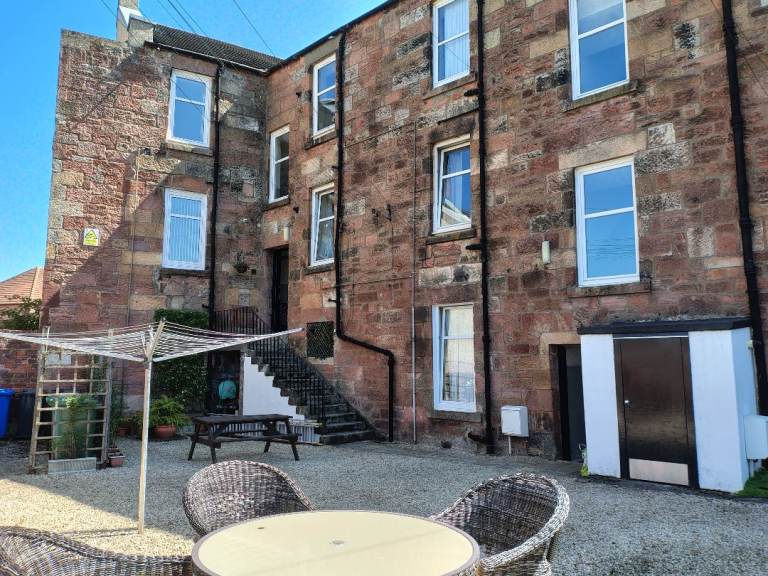 3 Bedroom Furnished Flat in Hamilton, South Lanarkshire