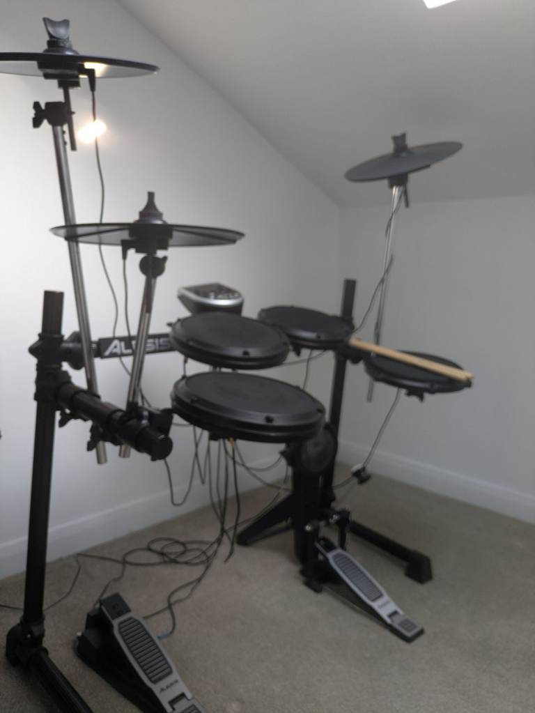 Alesis DM6 electronic drum kit 