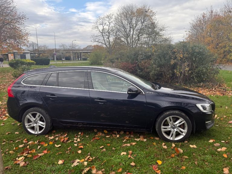 Fresh MOT - Volvo V60 Se Nav Twin engine D5 2.4 electric-diesel-hybrid
