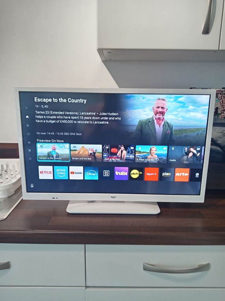 Bush Smart TV with Remote – White, excellent Condition