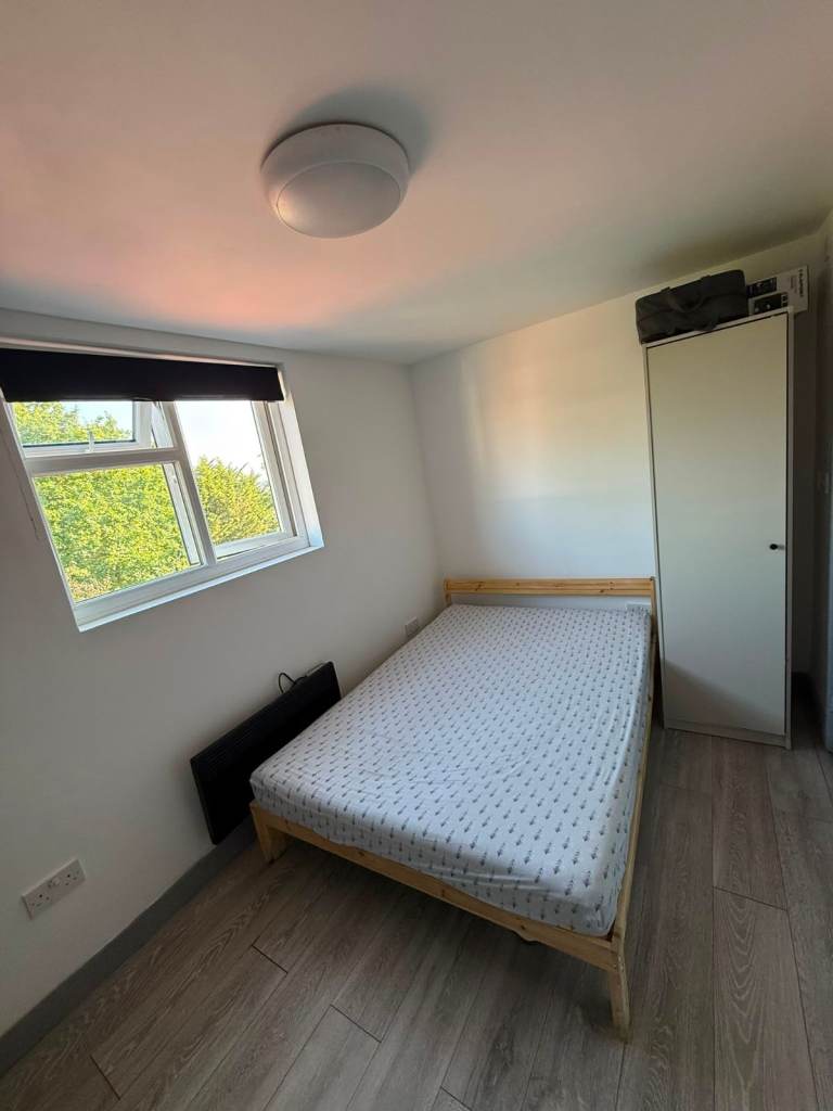 Studio flat in Harrow HA3 5EU