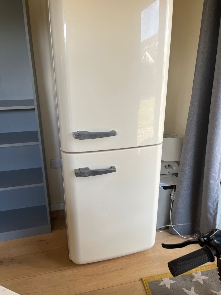 Smeg Fridge Freezer Cream