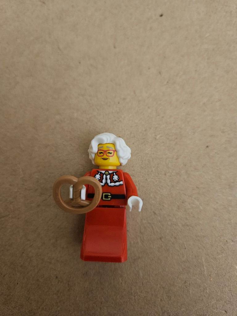 Lego Mrs clause mini figure 