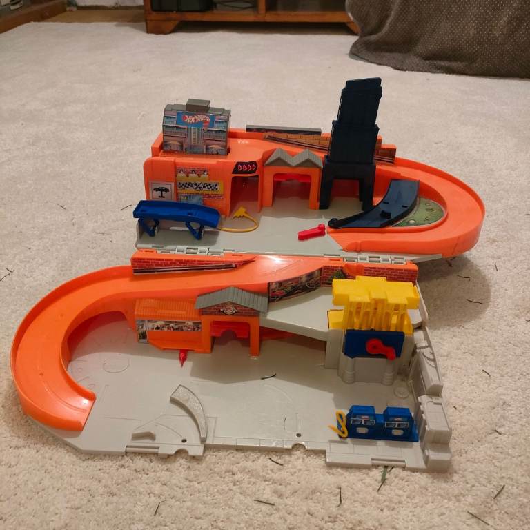Hot wheels garage