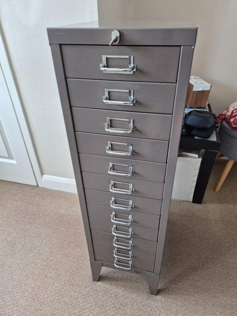 Stor ALL STEEL 12 drawer cabinet