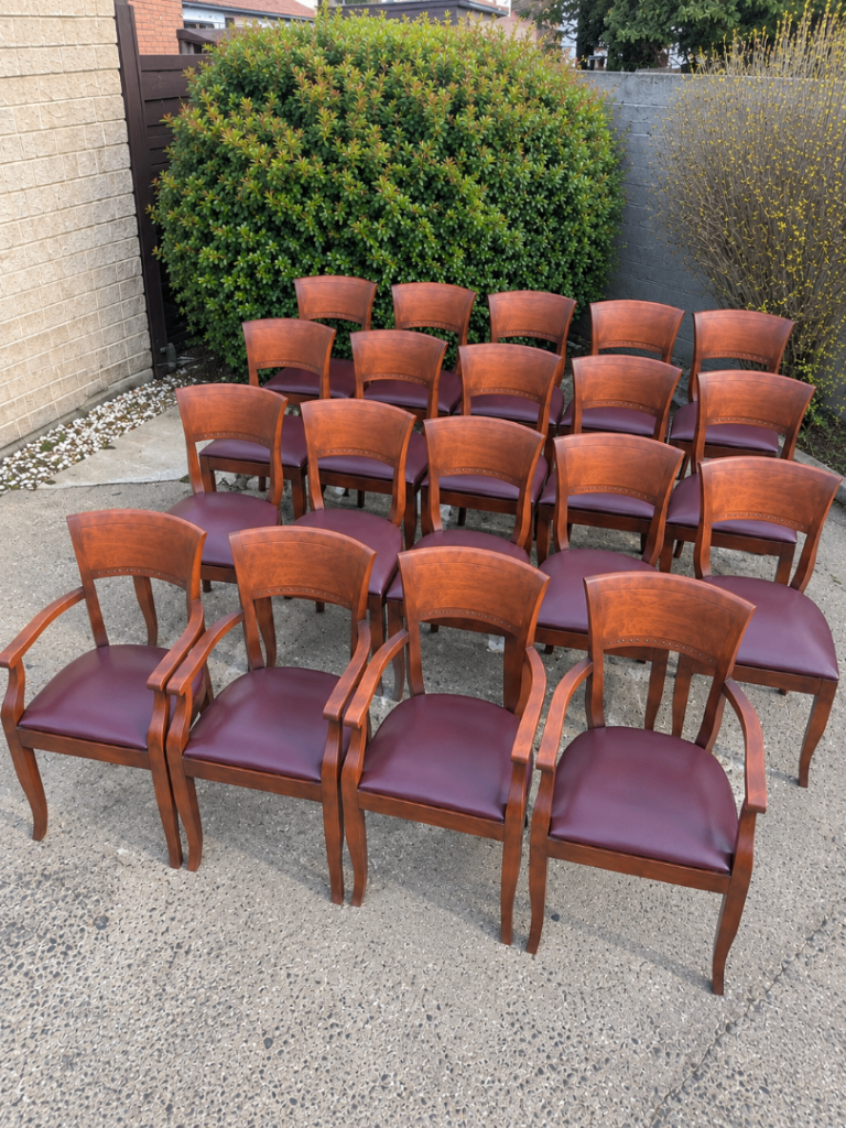 🔥 STUNNING VINTAGE SOLID WOOD BURGUNDY DINING CHAIRS – 22 MATCHING CHAIRS – RESTAURANT / HOTEL 