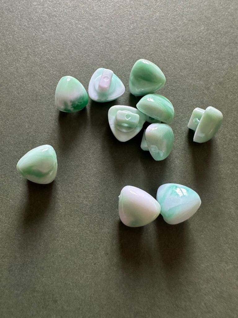 20x New Multicoloured Plastic Buttons for Crafts – Various Colours