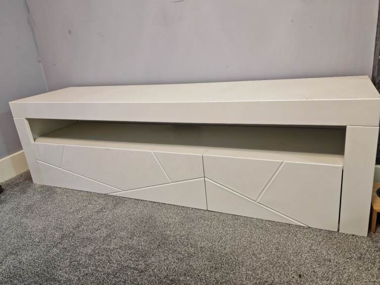 White TV unit/stand with space for set top boxes & storage below FREE DELIVERY 184