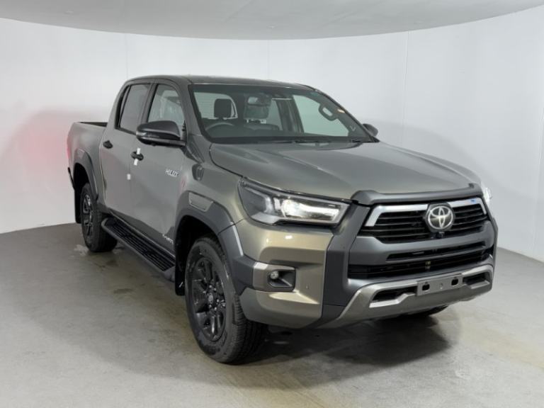 TOYOTA COMMERCIAL HILUX Invincible X D/Cab Pick Up 2.8 D 48V Auto