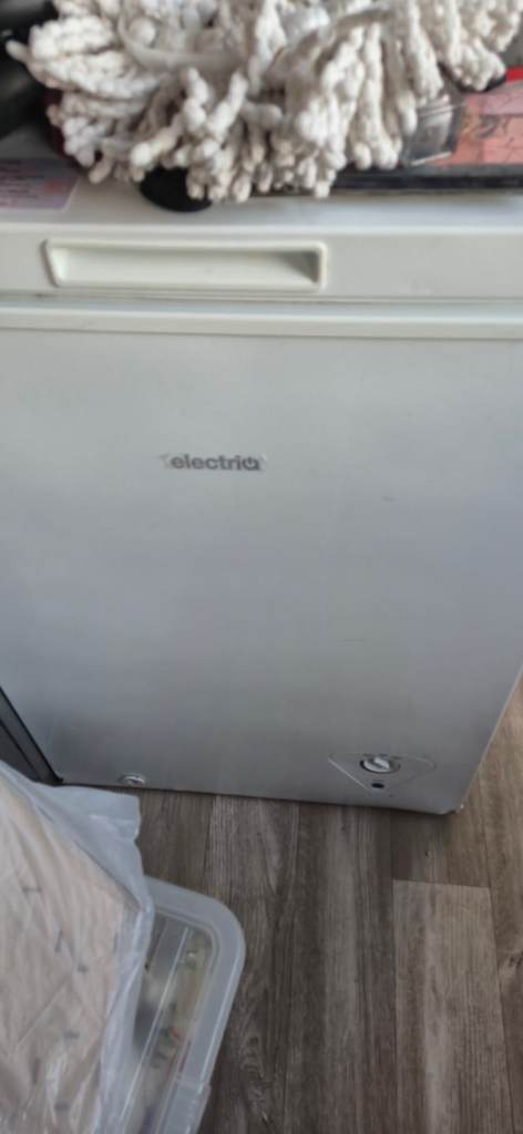 Electriq chest freezer