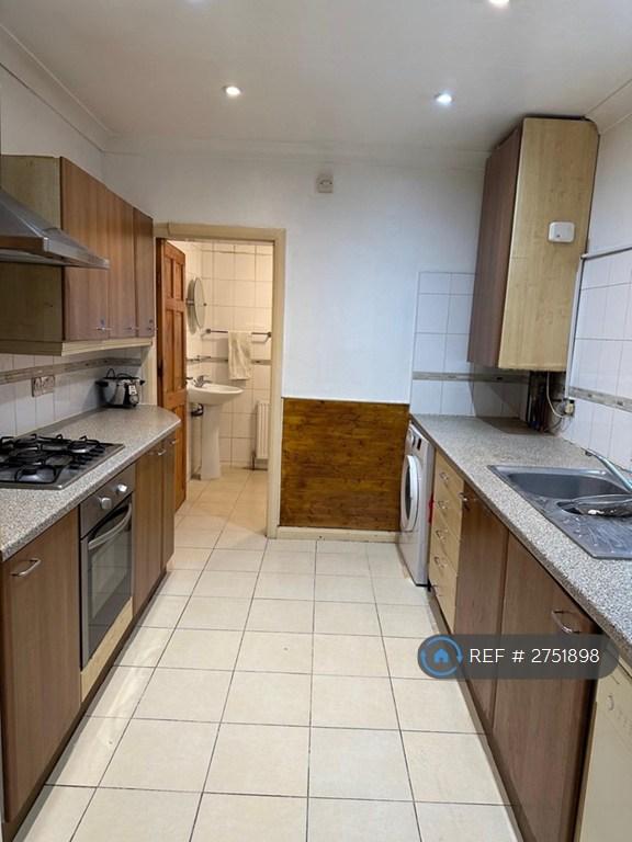 1 bedroom flat in Hanwell, London, W7 (1 bed) (#2751898)