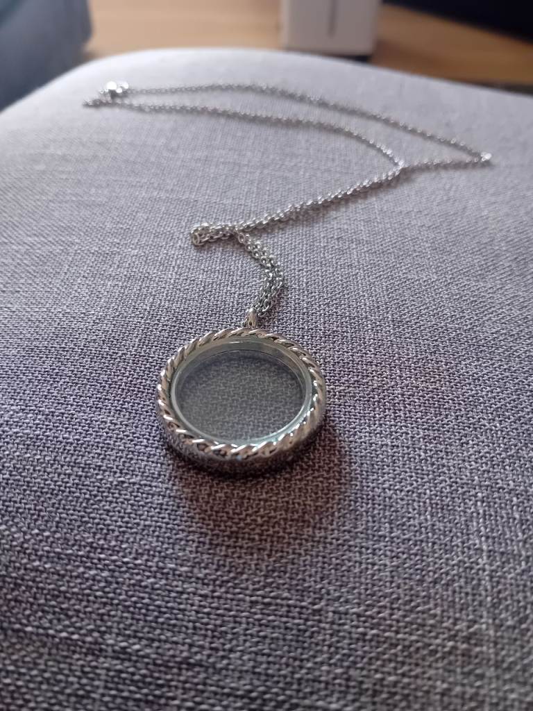 Silver Locket Necklace – Good Condition