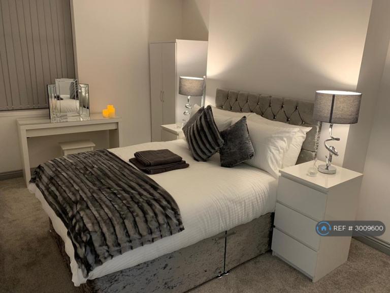 2 bedroom flat in Bertram Road, Bradford, BD8 (2 bed) (#3009600)