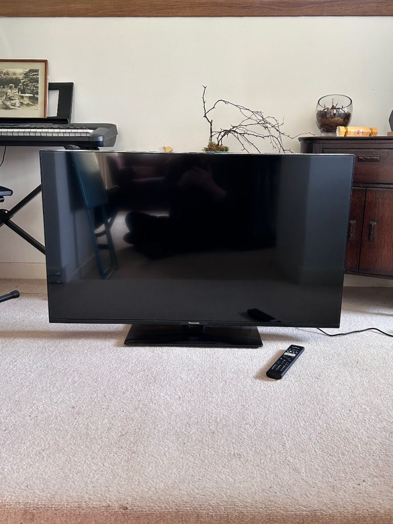 Panasonic W61A 43" LED 4K TV – As Good As New