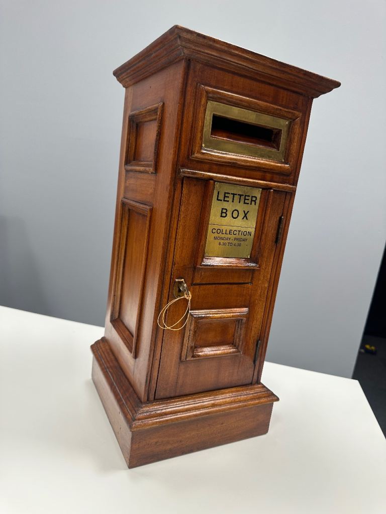 Quality Mahogany Country House Style Wooden Letter Box Lockable Brass Mail Box