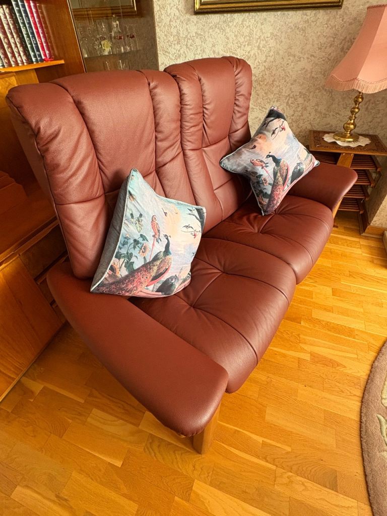 3 piece Ekornes stressless with 2 footstools 