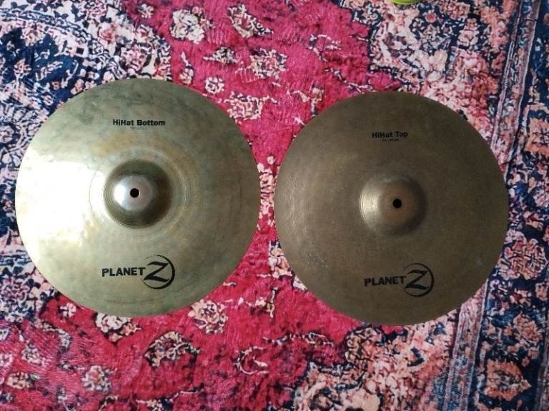 Zildjian hit hat 14" planet Z with a wee crack 