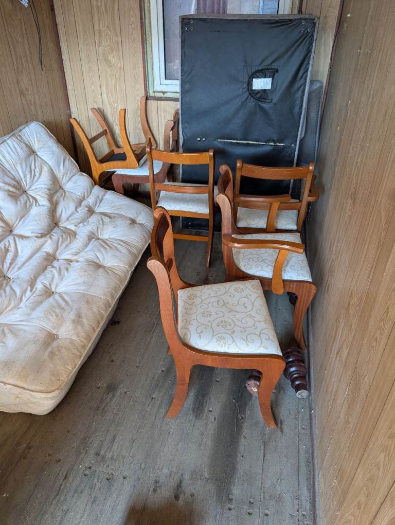 6 X chairs in great condition - can deliver local £10