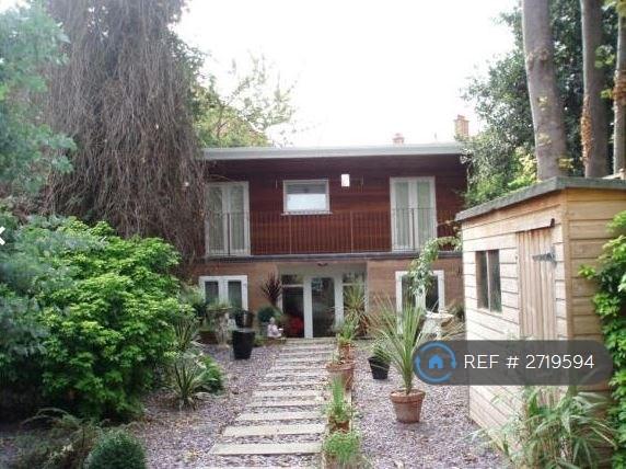 1 bedroom house in Goldhawk Road, London, W12 (1 bed) (#2719594)