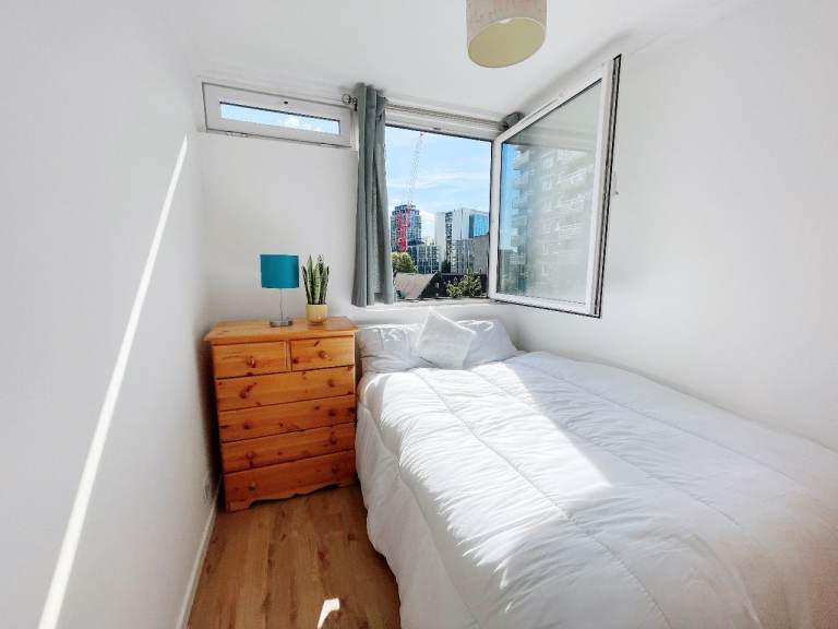 🏡 LARGE DOUBLE ROOM IN WHITECHAPEL 🏠